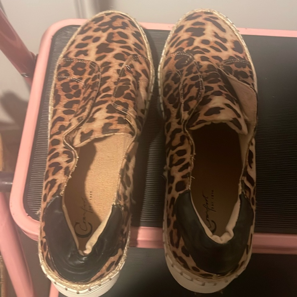 Size 9 worn once cheetah print shoes